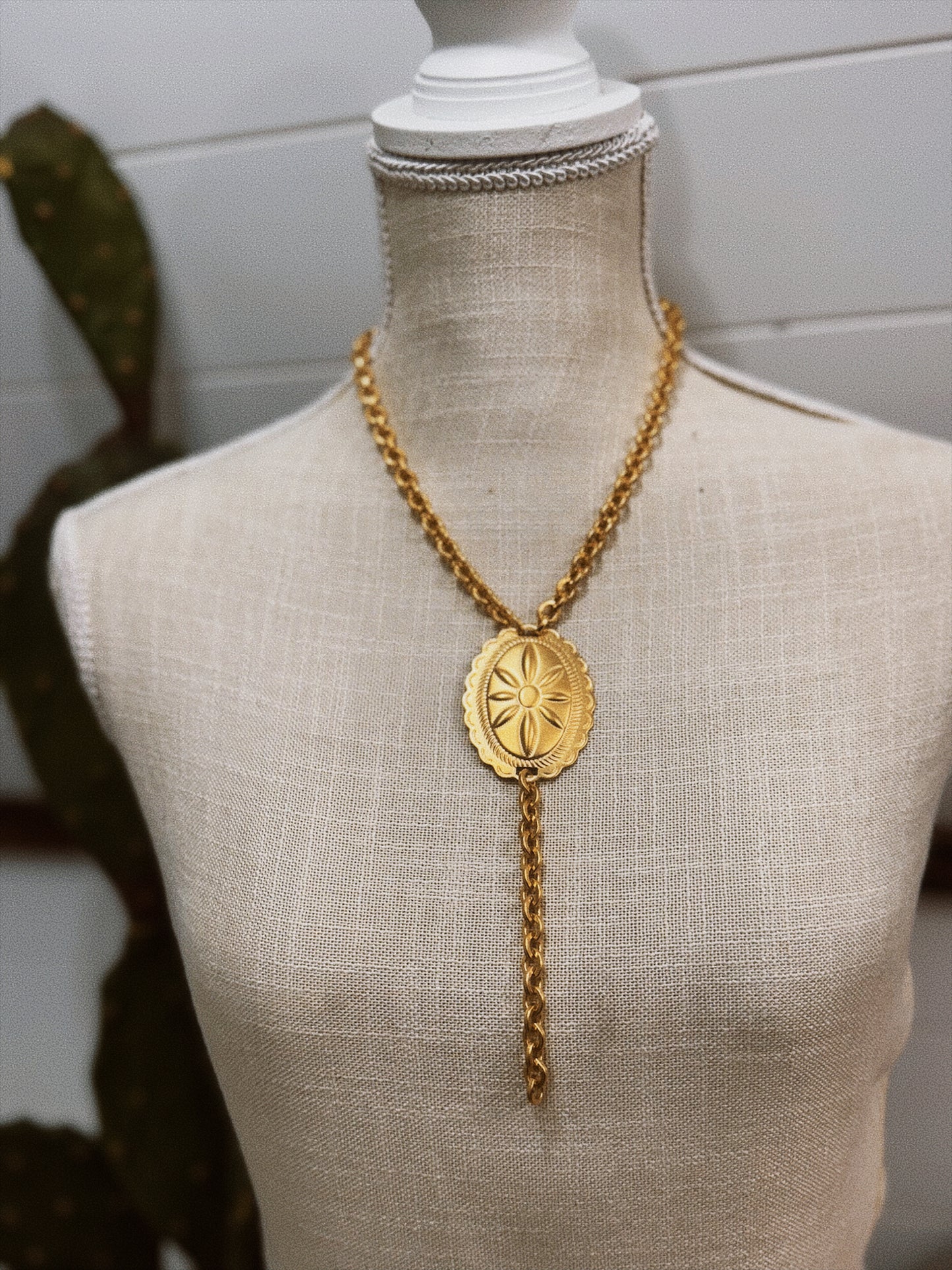 “GOLDEN CONCHO” Lariat