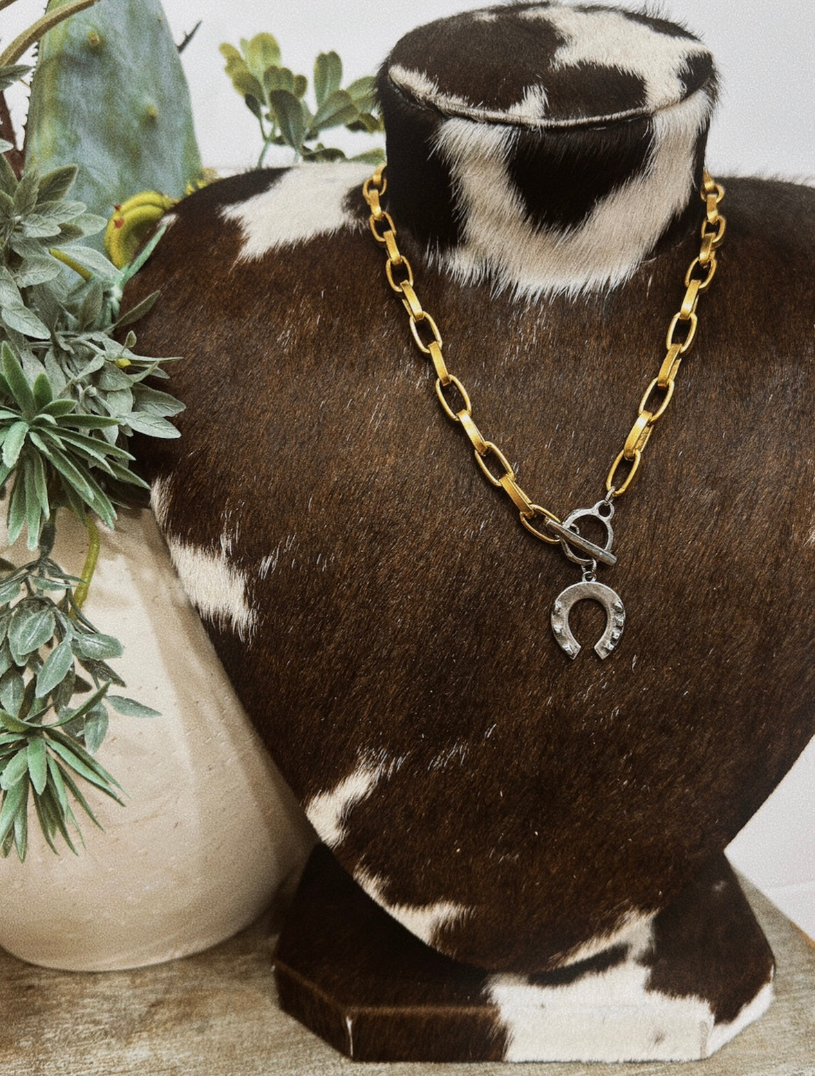 "LUCKY HORSESHOE" Necklace
